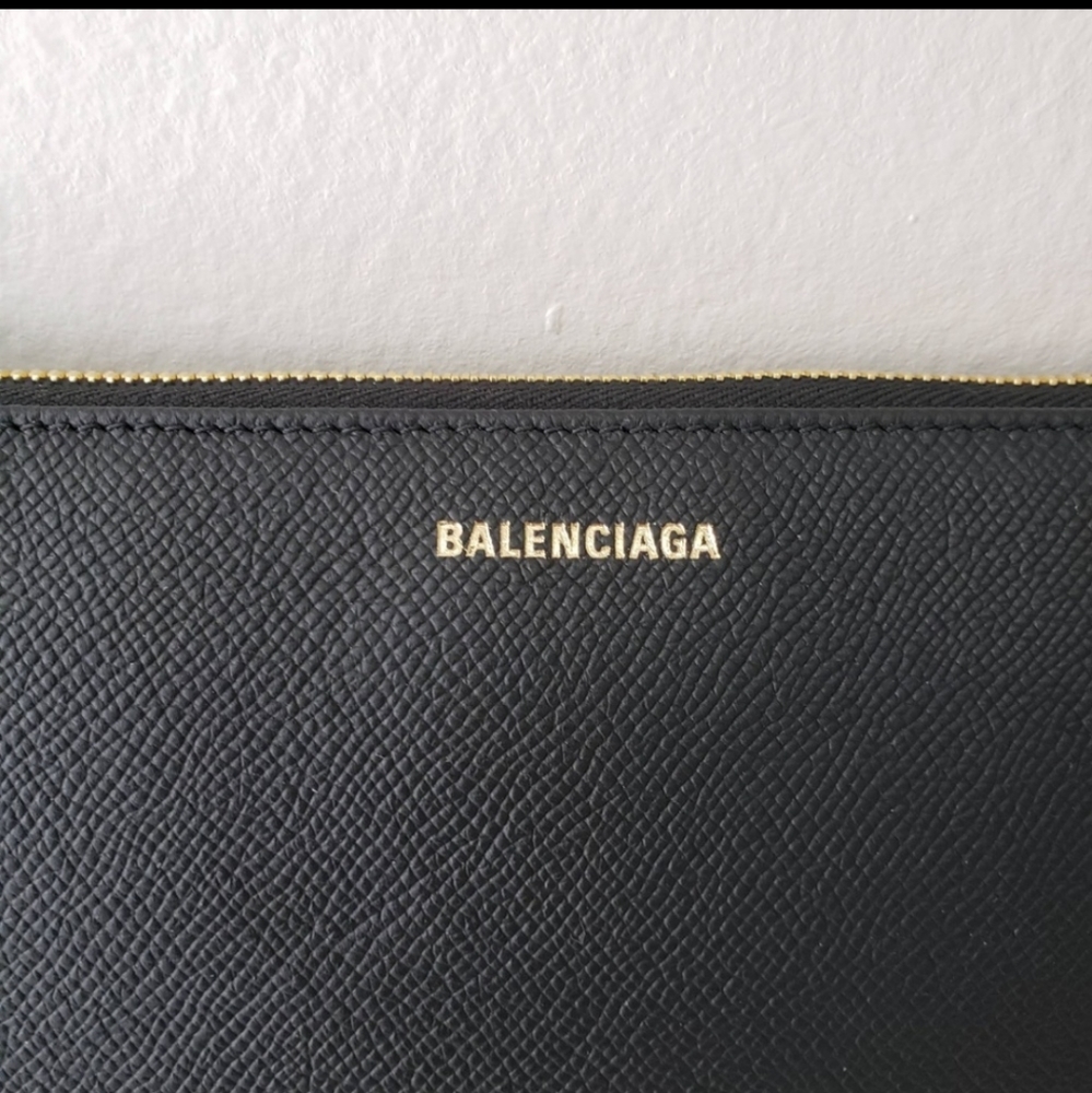 💕HP💕BALENCIAGA Ville Leather Logo Pouch💕 - Picture 6 of 10